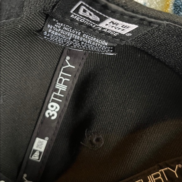 New Era Black Raiders 39THIRTY Cap - Picture 5 of 5